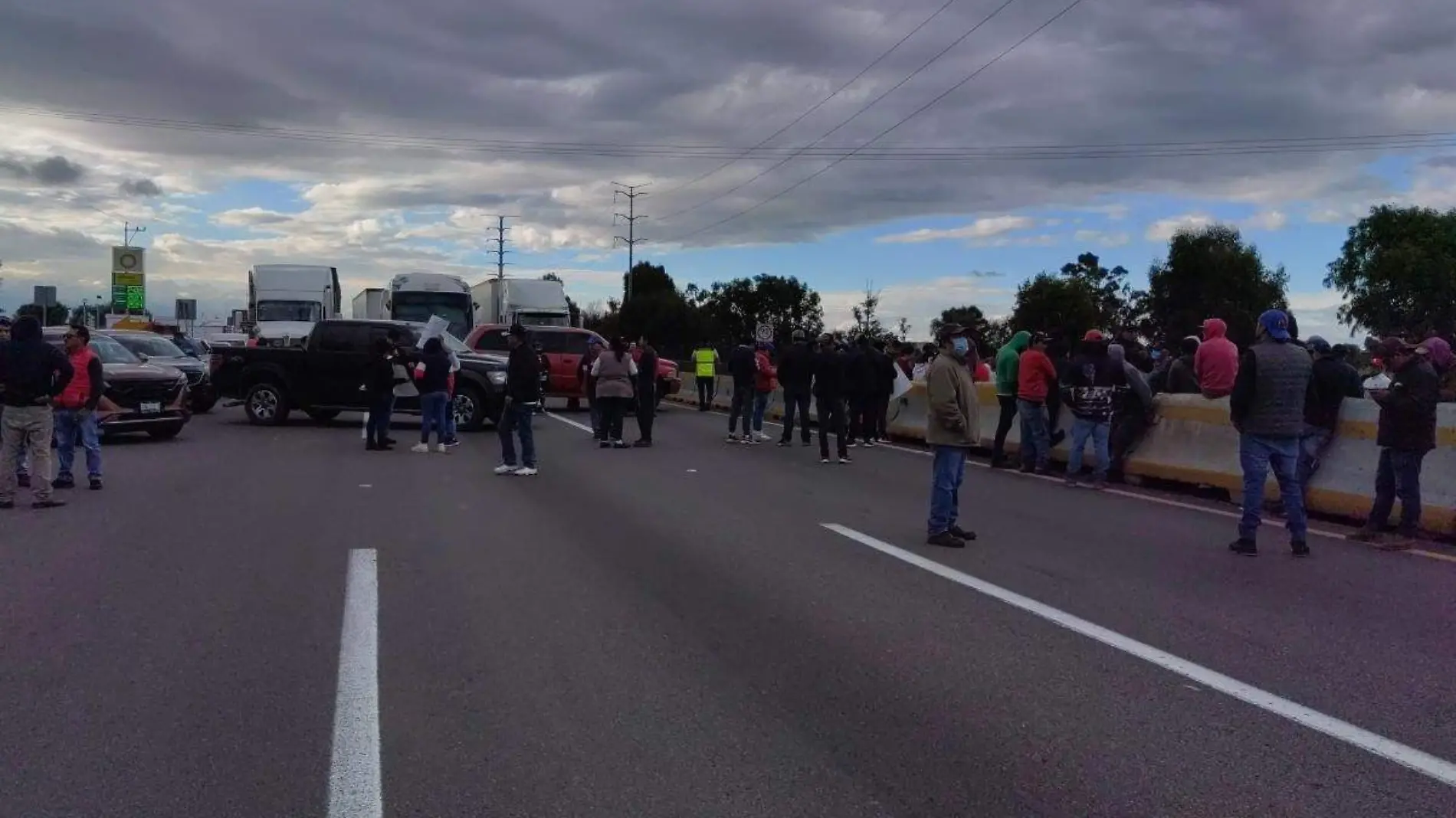 bloqueo en la autopista mexico puebla